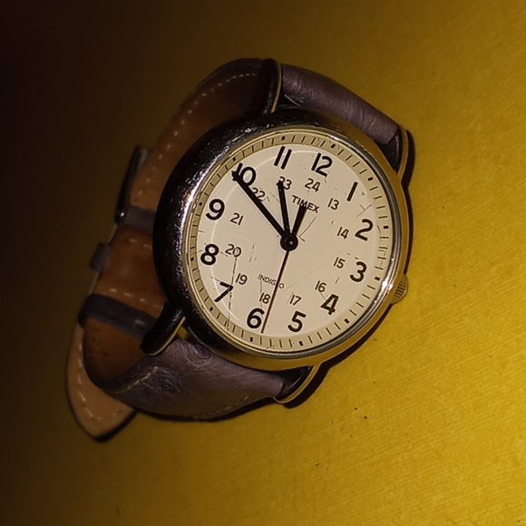 Timex Indiglo Watch Silver Toned Case w/Gray Leather Ostrich Band - Picture 3 of 11